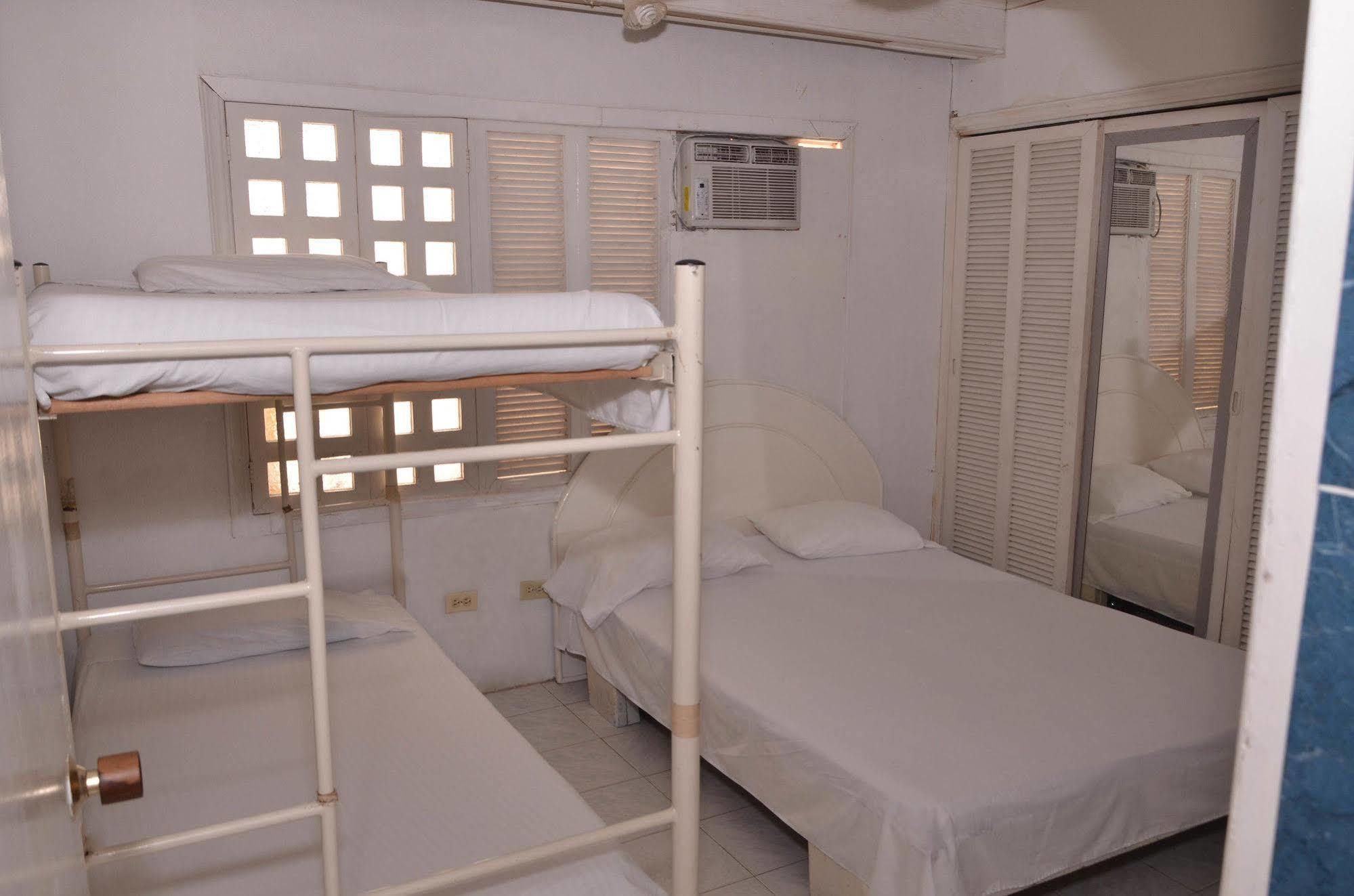 Hotel Vargas Airport Cartagena Kültér fotó