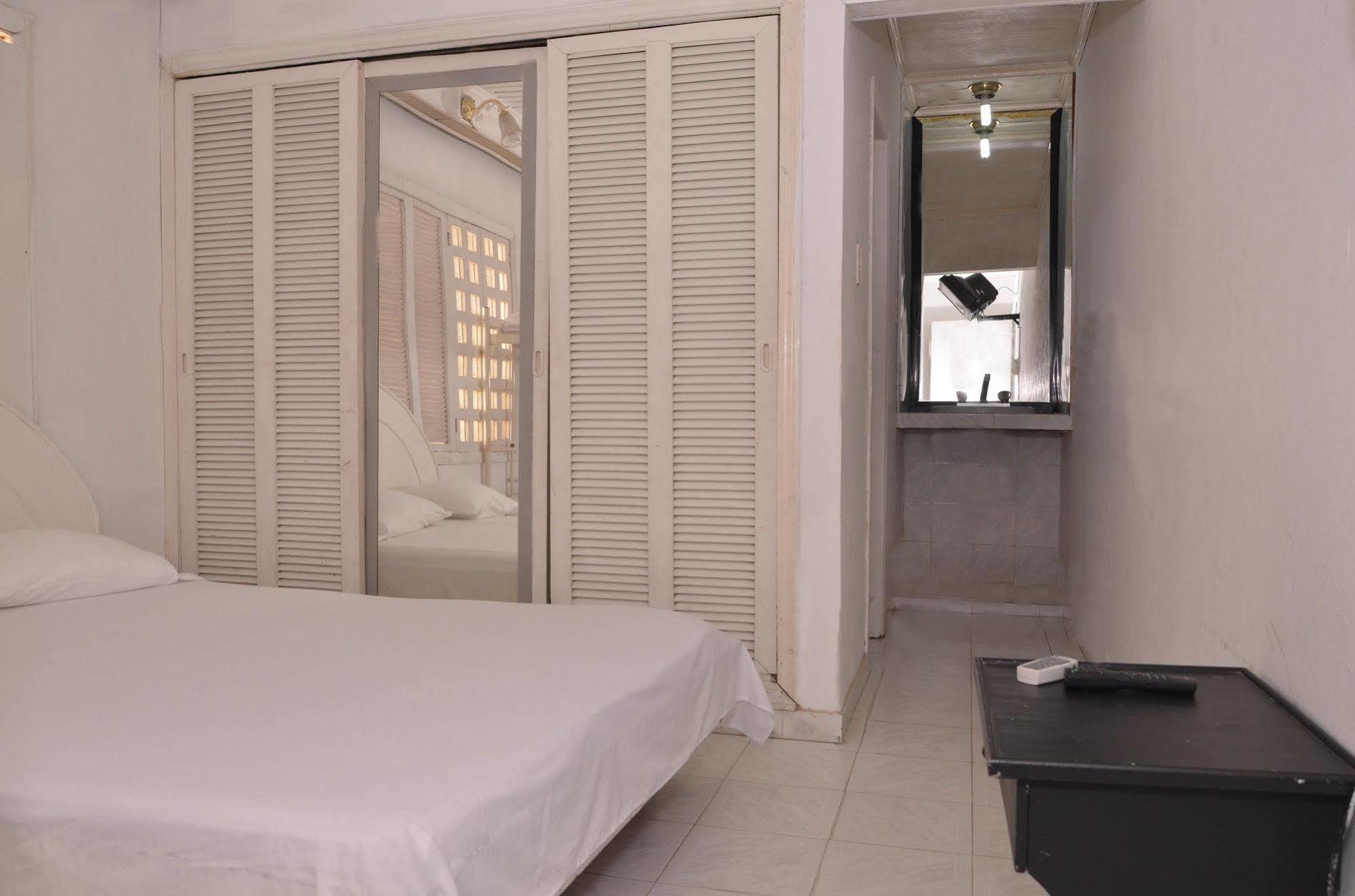 Hotel Vargas Airport Cartagena Kültér fotó
