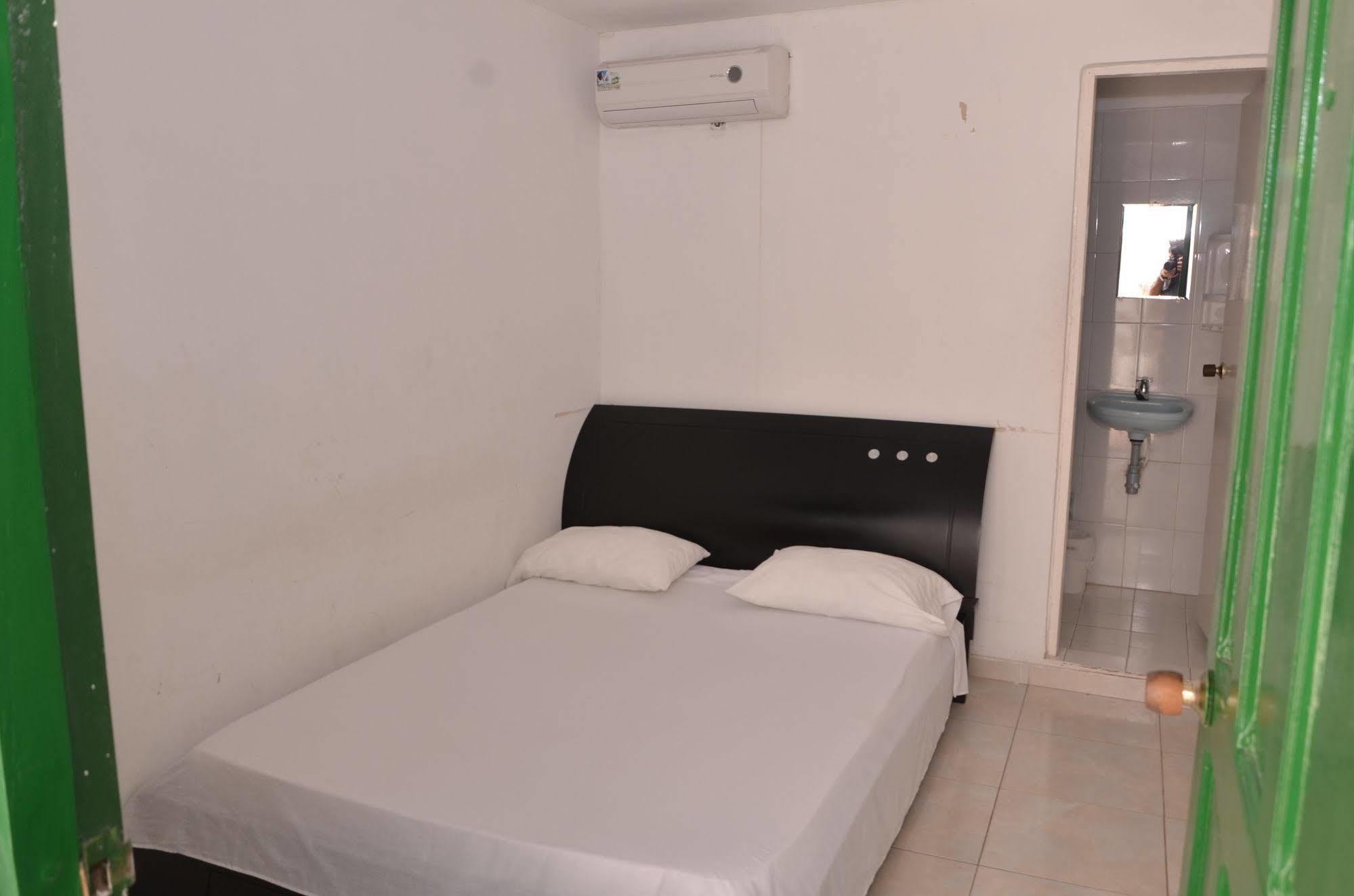 Hotel Vargas Airport Cartagena Kültér fotó