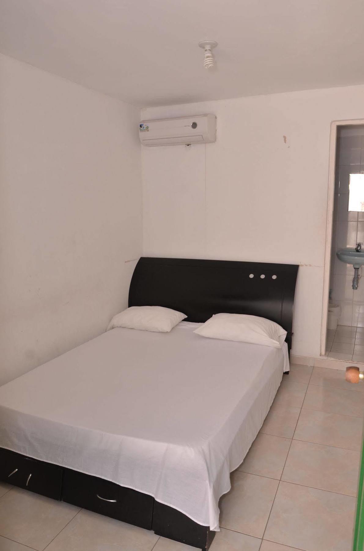 Hotel Vargas Airport Cartagena Kültér fotó